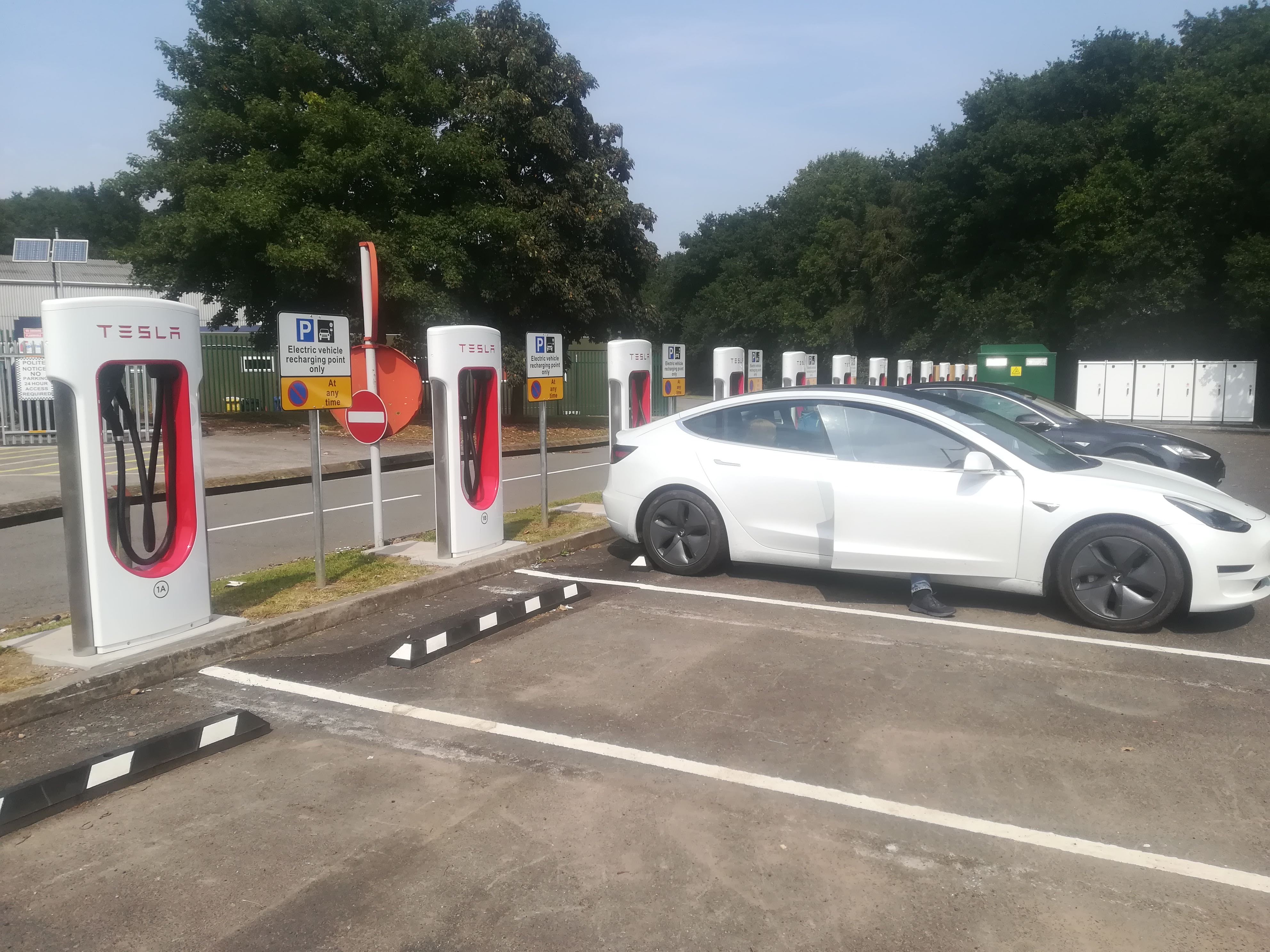 teslasupercharger.jpg